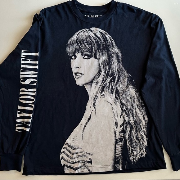 Taylor SwiftThe Eras Tour Exclusive Long Sleeve Medium - Picture 3 of 5